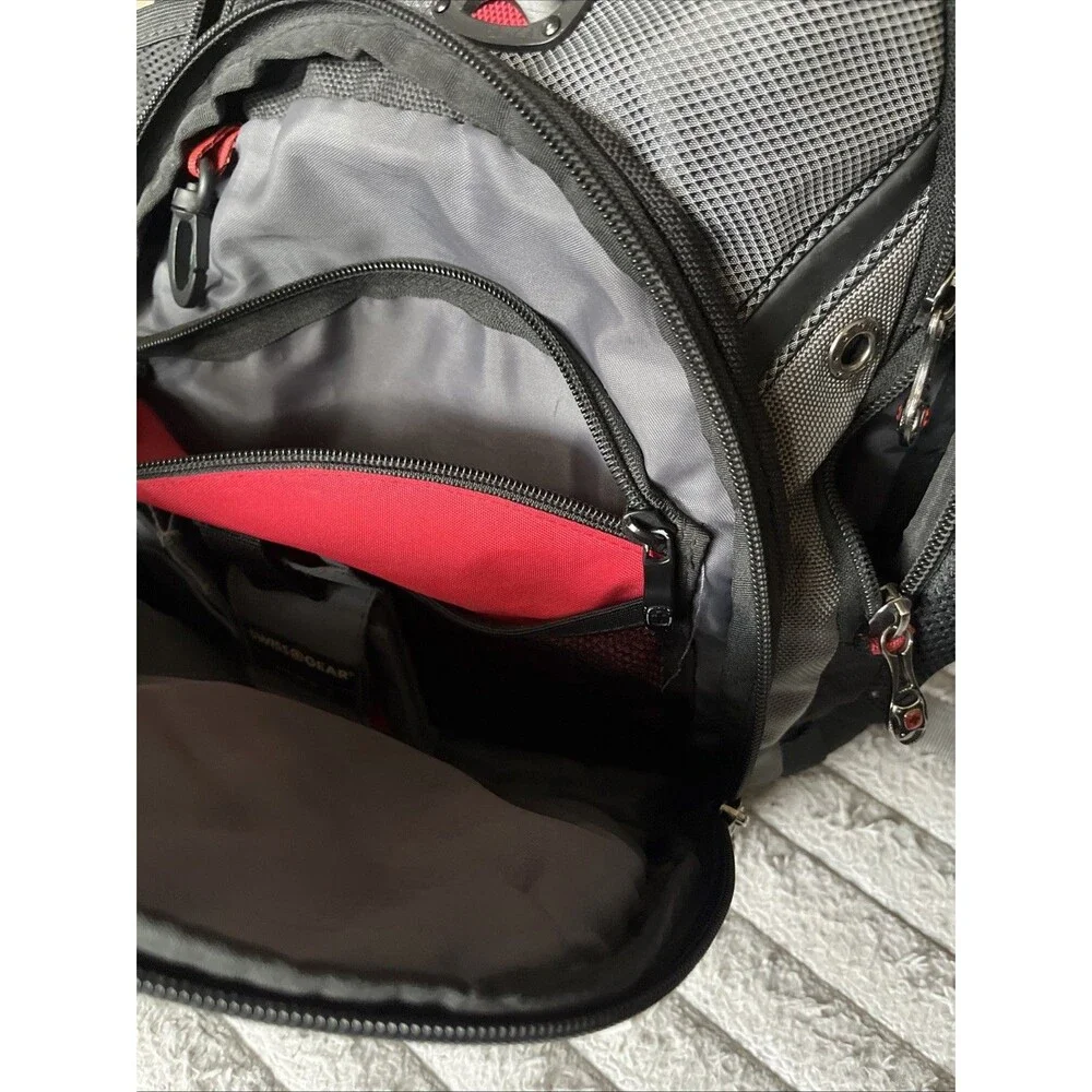 Wenger SWISS GEAR Synergy Pro 16 inch Laptop Backpack Black & Gray Shock Absorb